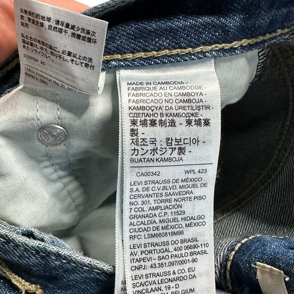 LEVIS Medium‎ Wash Denim Low Pro Straight Shorts Women's Size 26 NWT Frayed Hems - Picture 10 of 10